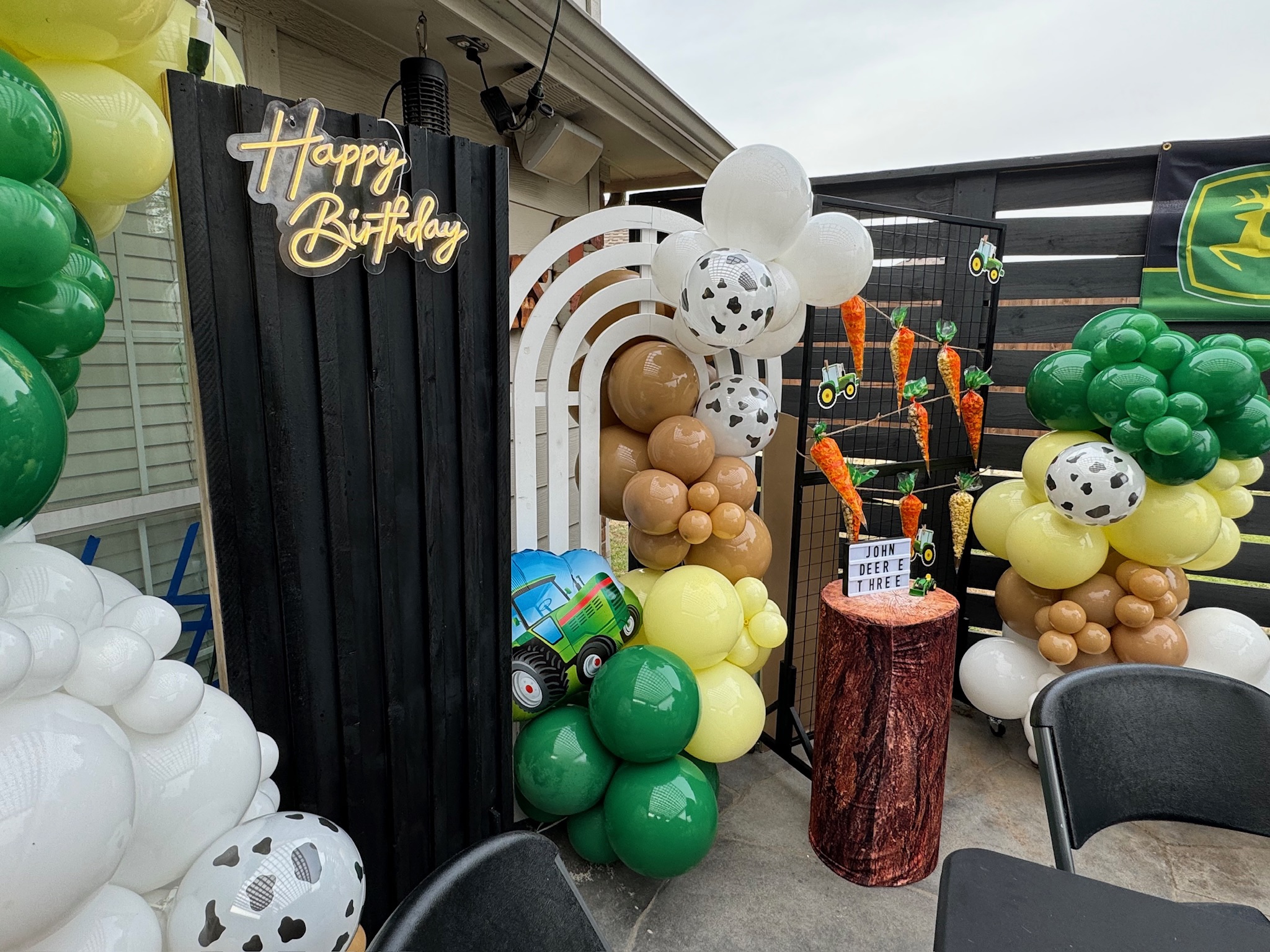 tractor theme, john deere, kids birthday, boy birthday, event design, balloon garland